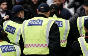 İngiltere'de polise protestolara müdahale için daha fazla yetki veren yasa