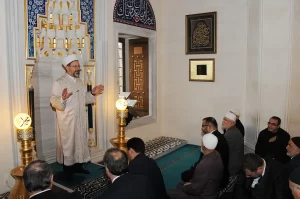 Berlin Türk Şehitlik Camii’nde Türk vatandaşlara hitap eden Diyanet İşleri