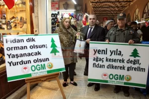 EDİRNE Edirne Orman İşletme Müdürlüğü, Edirne Tarihi Alipaşa Çarşısı'nda vatandaşlara,