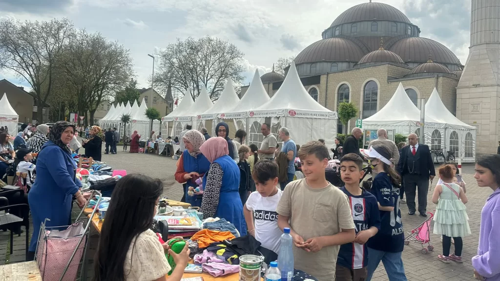 Kendileri küçük yürekleri büyük çocuklardan anlamlı destek