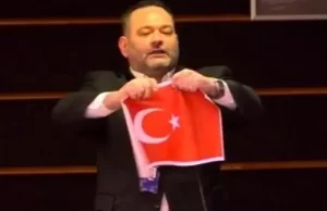 Türk bayrağını yırtmasıyla gündeme gelen ırkçı Yunan vekil Lagos'un dokunulmazlığı