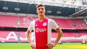 Ajax Kulübü, transferi için anlaşma sağlanan 19 yaşındaki stoper ile
