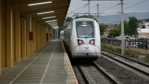 Milli elektrikli tren, ilk yolculu seferini Sakarya'dan gerçekleştirdi.