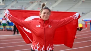 Disk atmada Türkiye 20 yaş altı rekortmeni milli atlet Özlem
