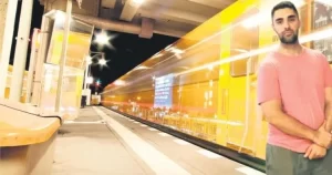 Berlin’de 6 yaşındaki bir kızın kolunun metronun kapısına sıkışması üzerine