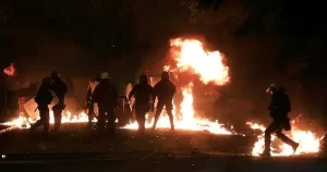 Yunanistan'da olaylı "17 Kasım" gösterisi Yunanistan'da "Albaylar Cuntası" karşıtı öğrenci