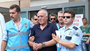 Sakarya'da, eski futbolcu ve milletvekili firari Hakan Şükür'ün babası Selmet