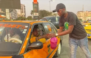 Senegal'in başkenti Dakar'da Hristiyan toplumu, orucunu yolda açmak zorunda kalan