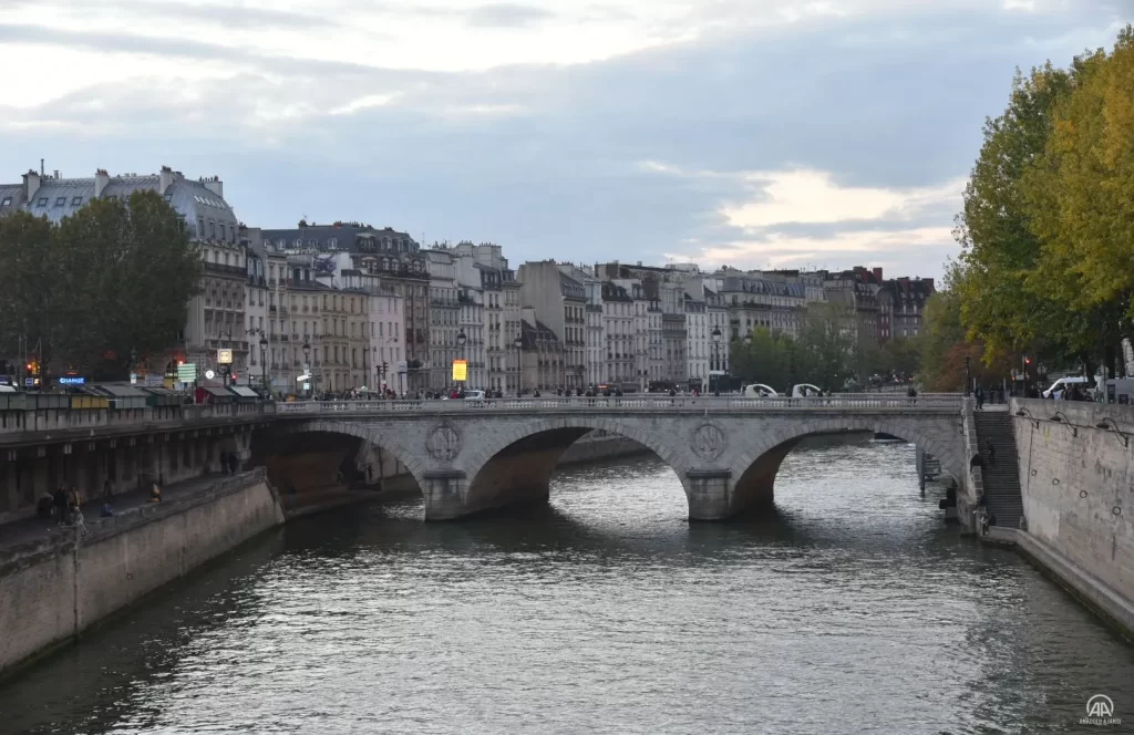 Paris'te yüzlerce Cezayirlinin öldürüldüğü "17 Ekim 1961 Katliamı"