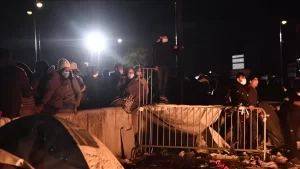 Fransa’da Pandemi salgınının yol açtığı ekonomik sıkıntı, özellikle banliyölerde yaşayanları