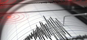 Yunanistan'da büyük deprem Yunanistan'da 6.8 büyüklüğündeki depremle sarsıldı.Merkez üssü başkent