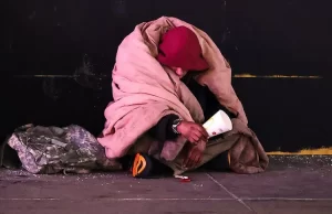 ABD'de yapılan kamuoyu araştırması, halkın yarısından fazlasının açlık ve evsiz