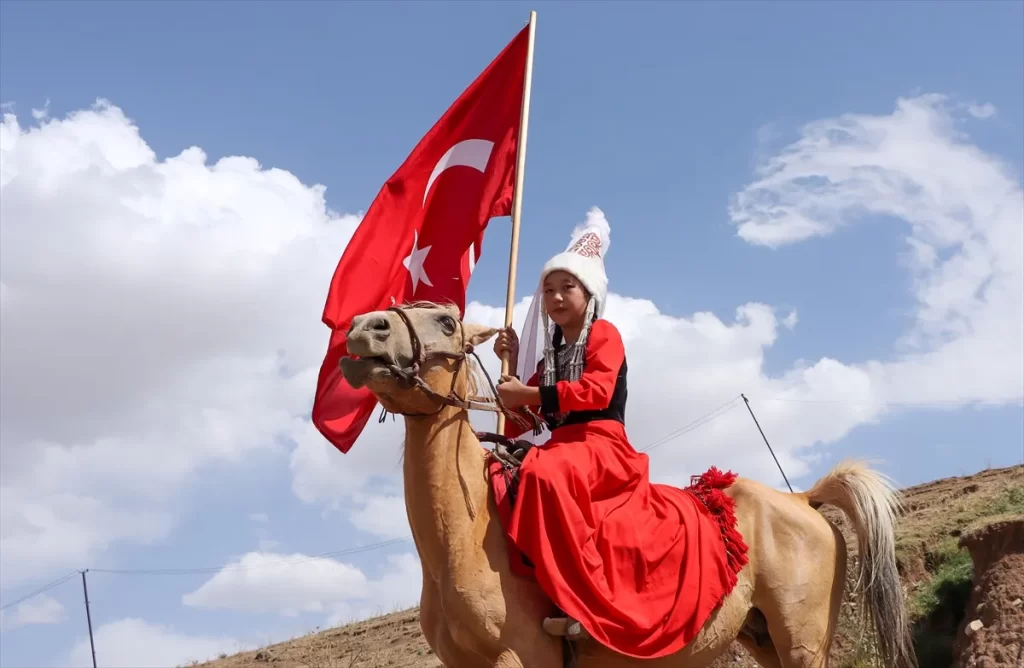 Kırgız Türkleri Van’da  "40. Yıl Kültür Şenliği" düzenledi