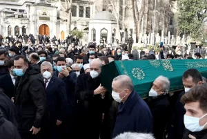 Tedavi gördüğü hastanede hayatını kaybeden Yavuz Bahadıroğlu mahlasıyla bilinen tarihçi
