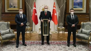 Cumhurbaşkanı Erdoğan, Viyana'daki terör saldırısında yaralanmasına rağmen bir polis memurunu