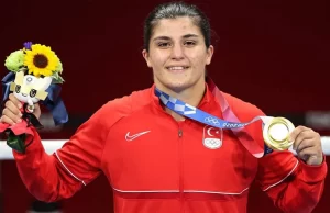 2020 Tokyo Olimpiyat Oyunları'nda boksta kadınlar 69 kiloda Busenaz Sürmeneli,