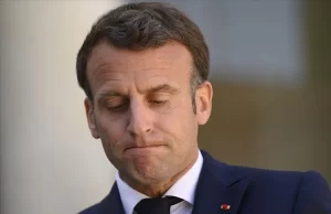 Fransa Cumhurbaşkanı Emmanuel Macron’a, Lourdes kenti ziyareti sırasında kalabalıktan bir