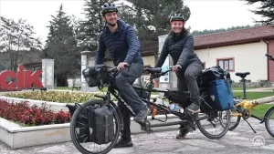 Fransa'da yaşayan mühendis çift Mathiue Tournier (30) ve Mathilde Poisson