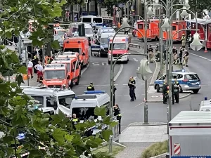 Almanya'nın başkenti Berlin'de bir kişinin aracını yayaların üzerine sürmesi sonucu