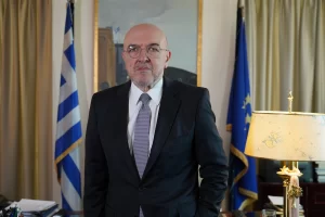 "Pozitif gündemin konularına çözüm bulmak için çabalamada ısrar ediyoruz. Zira,
