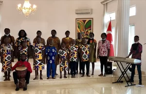 Ünlü çocuk korosu "Les Choeurs du Benin", İstiklal Marşı'nın kabul