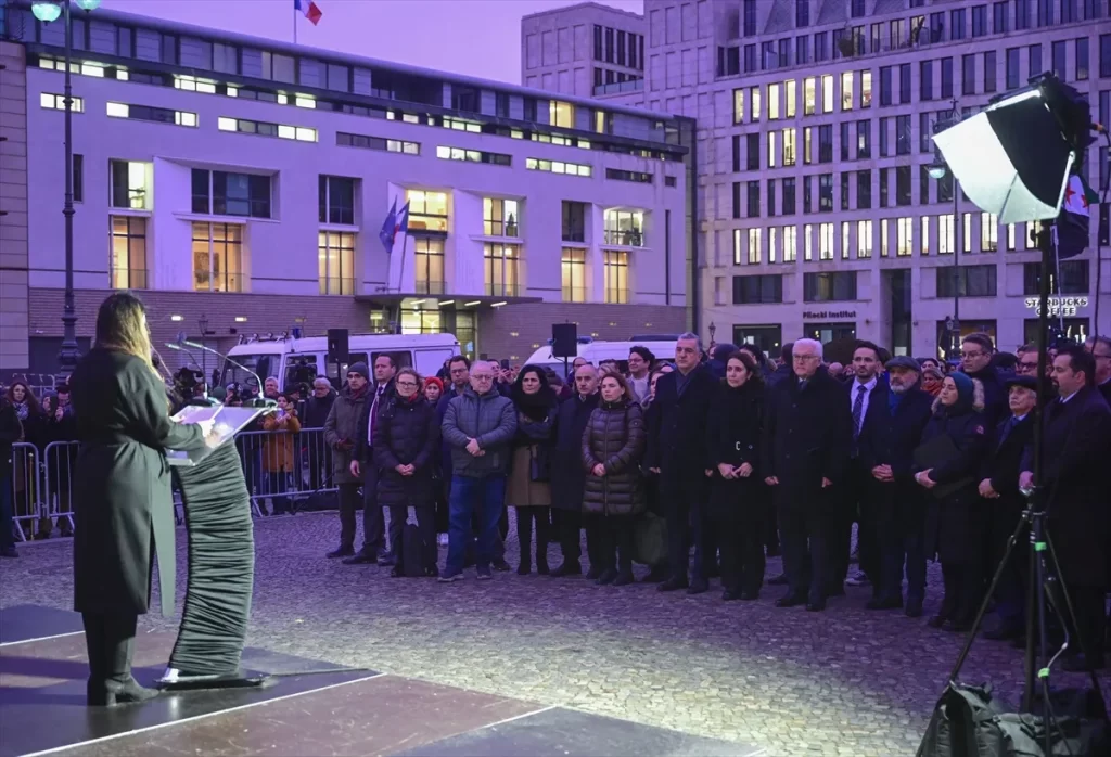 Berlin'de Türkiye'de depremde hayatını kaybedenler anıldı