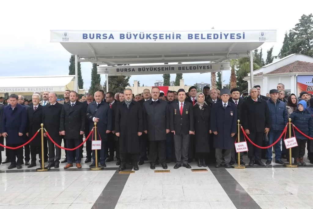 Bursa UNESCO Medan'ında Çanakkale Zaferi'nin 108. yıl dönümü dolayısıyla tören düzenlendi