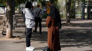 Fransa'da Danıştay, okullardaki abaya (uzun elbise) yasağının askıya alınmasına yönelik