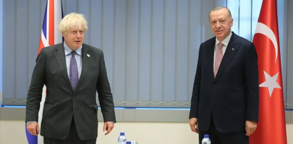 Başbakanı Johnson Türkiye'nin vazgeçilmez küresel liderliğinden ötürü Erdoğan'ı tebrik etti