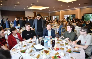 Edirne’de Batı Trakyalı öğrencilerle iftar programında bir araya gelen YTB