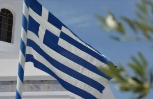 Türkiye'nin Atina Büyükelçiliği Yunanistan'ın uyguladığı uluslararası seyahat kısıtlamasına ilişkin yazılı