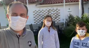 Kozlukebir Belediye Başkanı Rıdvan Ahmet, koronavirüs testinin pozitif çıktığını açıkladı.