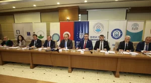 Bursa Büyükşehir Belediye Başkanı Alinur Aktaş: "Siyaset yapmadan, insanlara bu