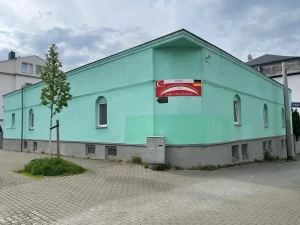 Almanya’nın Dresden kentinde Fatih Camii’ne saldırı düzenlendi. Diyanet İşleri Türk