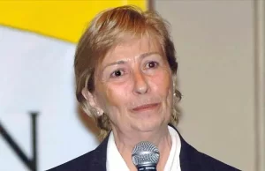 Türk edebiyatının önemli kalemlerinden, roman ve oyun yazarı Emine Işınsu