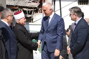 "Buradaki eserler aynı zamanda halklarımızın köklü birlikteliğine ve inşallah yine