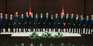 Cumhurbaşkanı Recep Tayyip Erdoğan (ortada), Çankaya Köşkü’nde düzenlediği basın toplantısında