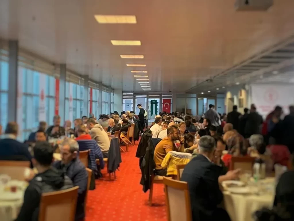 Vakıflar Bölge Müdürlüğü ve BTTDD Bursa Şubesi iş birliğiyle iftar sofrası