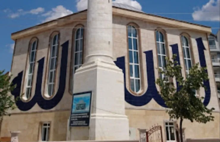 Ayetlerden ilham alınarak tasarlanan Hamidiye Camii ziyaretçilerin ilgi odağı oluyor