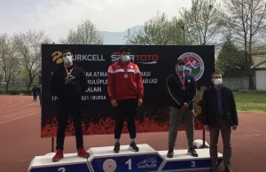 Osmangazi Belediyespor Atletizm Takımı sporcularından Enes Cankaya, Nurullah İvak Atmalar