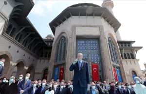 İstanbul'da 4 yıl önce temeli atılan Taksim Camii'nde çalışmalar tamamlandı.