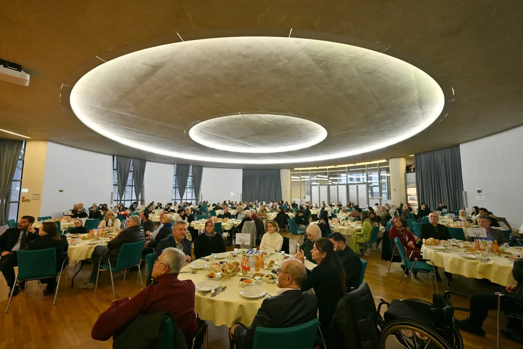 Köln'de komşuluk ilişkisini arttırmak için birlikte iftar