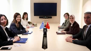 Fransa’nın Paris şehrinde, Sosyal Uyum ve Aile Bakanı Sofia Zaharaki,