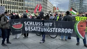 Almanya'nın başkenti Berlin'de Filistin'e destek amacıyla düzenlenen gösteride Almanya'nın İsrail'e