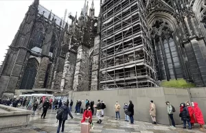 Almanya'da tekrar artış gösteren virüs vakalarına karşı, tarihi Köln Katedrali'nde