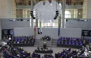 Almanya’da göçmenlerin uzun yıllardır beklediği çifte vatandaşlığı kolaylaştıran tasarı, Meclisten