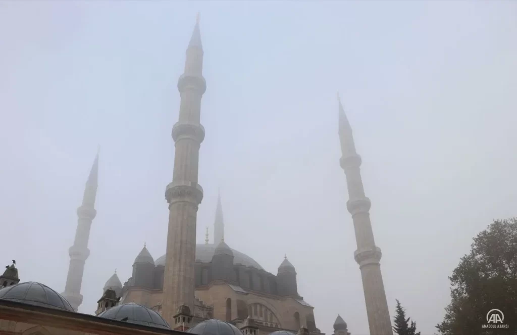 Edirne'de Selimiye Camisi sis ile kaplandı