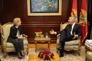  Karadağ Cumhurbaşkanı Milo Djukanovic, Türkiye'nin Podgorica Büyükelçisi Songül Ozan'a