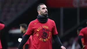 PFDK, Galatasaraylı futbolcu Arda Turan'a 2 maç men ve 13