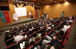 Gazze’de yaşanan saldırılara karşı dayanışma göstermek adına İstanbul’da eğitim alan